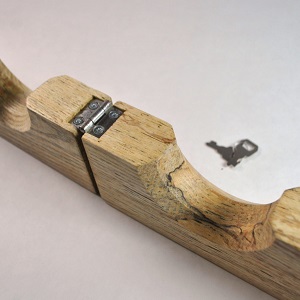 Gratefulpain BDSM hindge detail of the bdsm wrist restraints